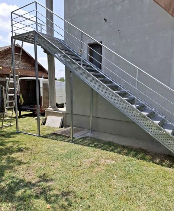 Vând scari zincate exterioare și interioare galvanizate cel mai bun pr