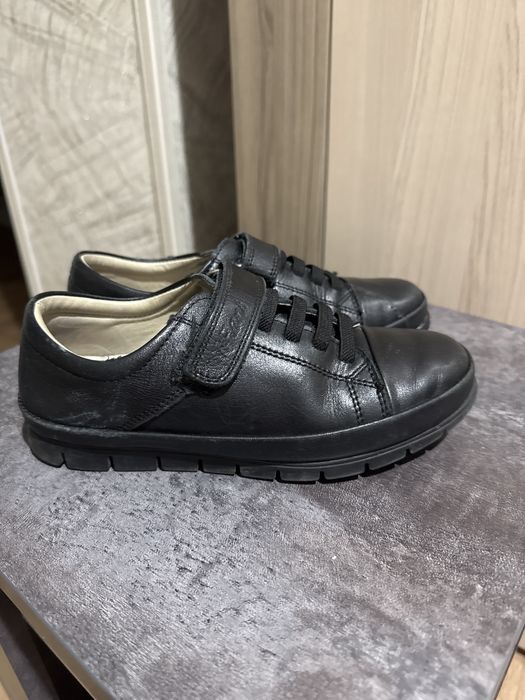 Продам детскую обувь