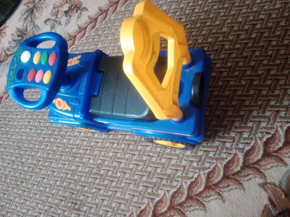 Продам детскую машинку