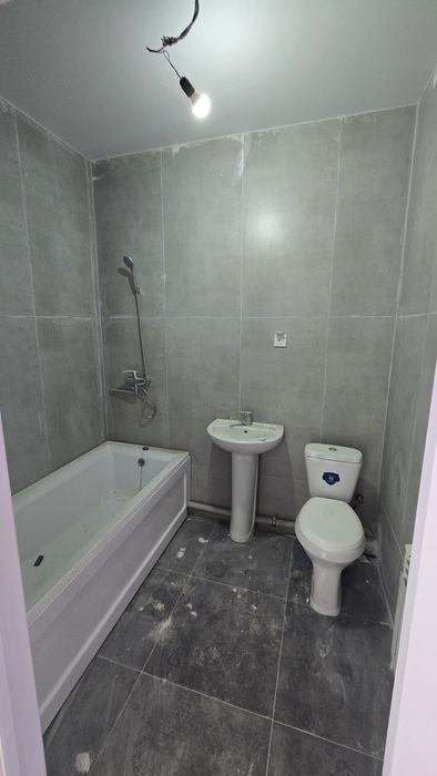 Продаётся 2-комнатная квартира на круге Жомий.(Голден Хаус)