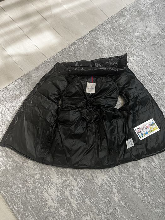 vesta moncler.