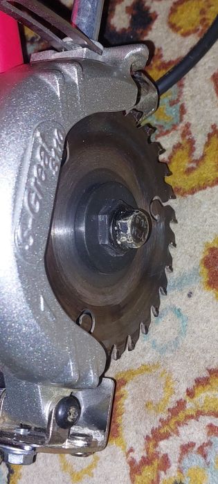 Продам  электрический  лобзик