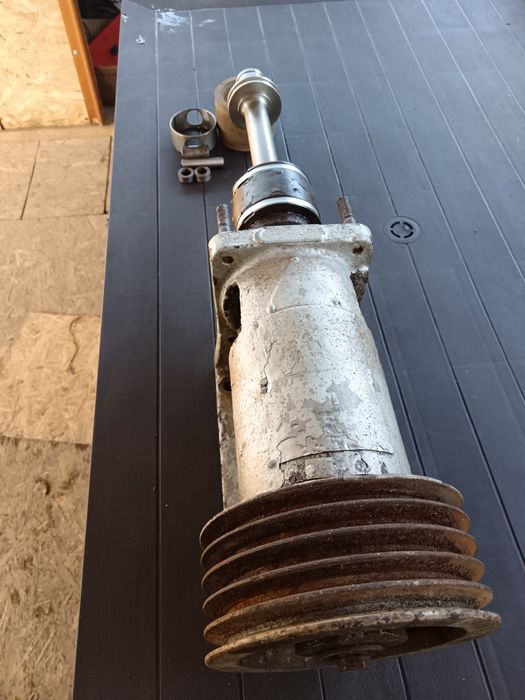 Corp pompa cu șurub