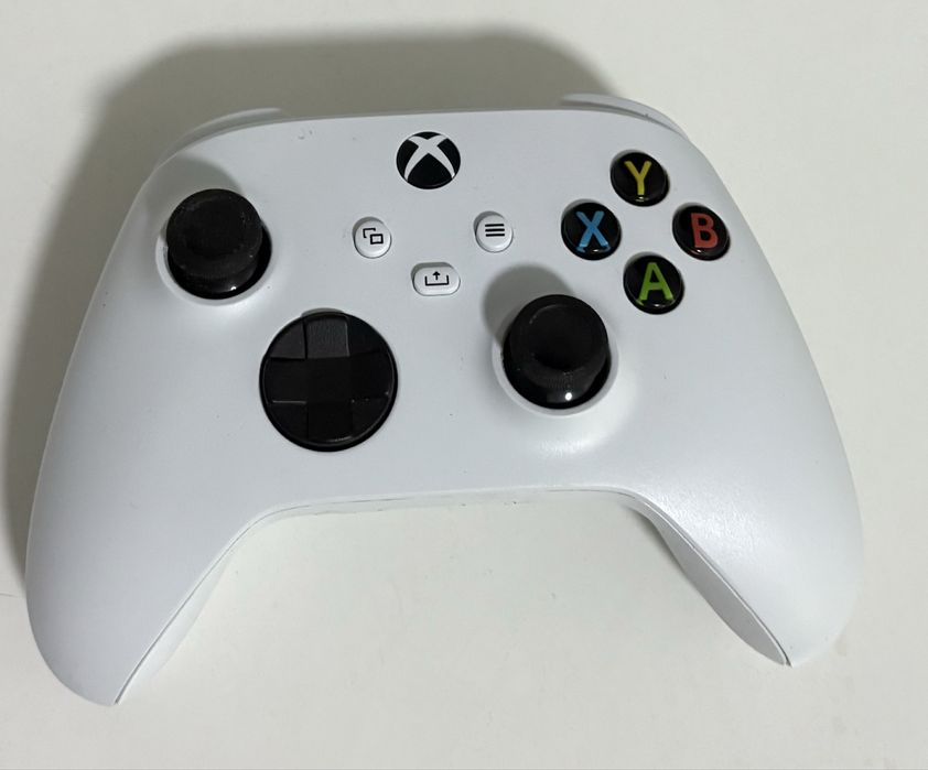 Xbox Series S 512 GB + 2 геймпада