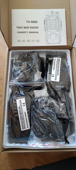 2бр. UHF Радиостанции с акумулатор и LED индикатор – 3 км обхват