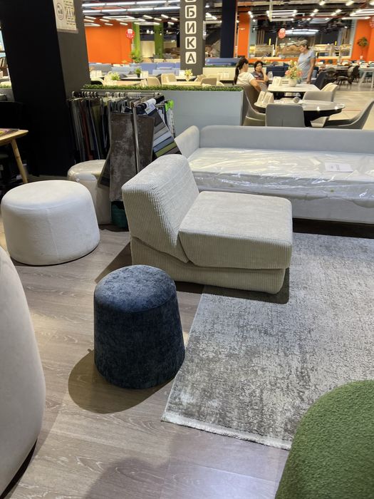 Бескаркасные диваны и кресло