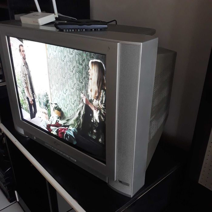 LG Flatron Digital 100Hz Телевизор плосък 70 см диагонал