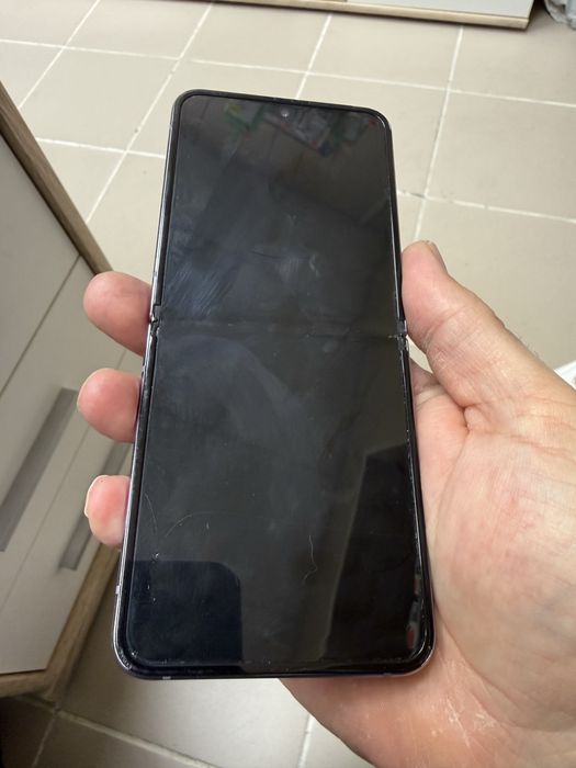 Samsung Galaxy Z Flip 4 - с дефект