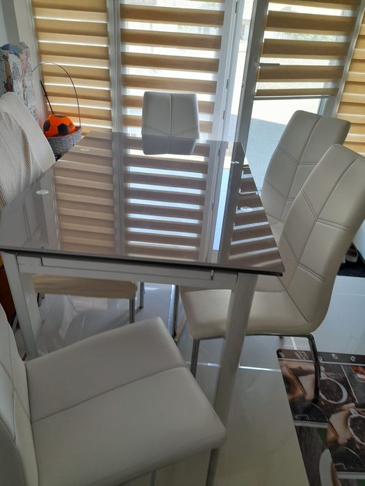 Masă mare din sticla și 6 scaune