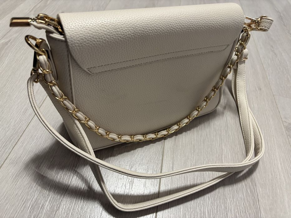 Дамска официална чанта!Цвят светло бежаво!Дълга дръжка и къса дръжка!