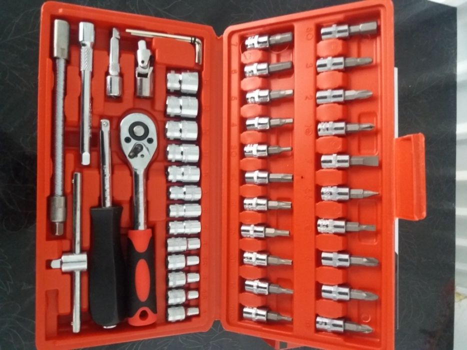 Набор ключей и инструментов 46 - деталь.