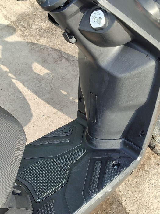 Skuter (+yaxshi shlem bonus)  srochno sotiladi