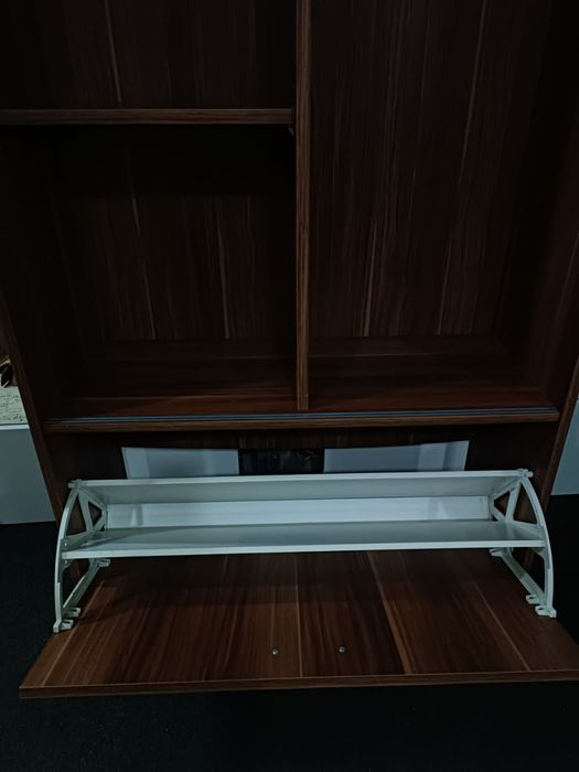 Продам шкаф в прихожую