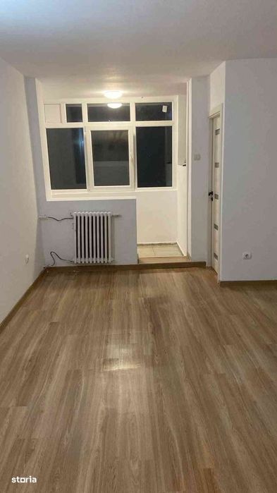 Garsonieră cu balcon, etaj 2