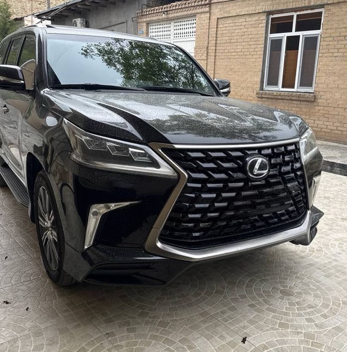 Lexus LX 570 год 2016
