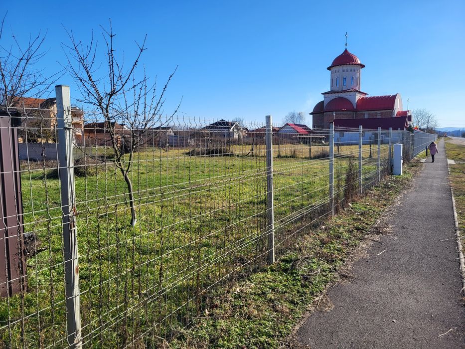 Teren intravilan de vânzare