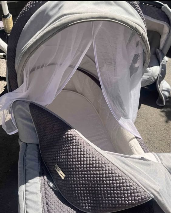 Срочно продам Коляску Adamex