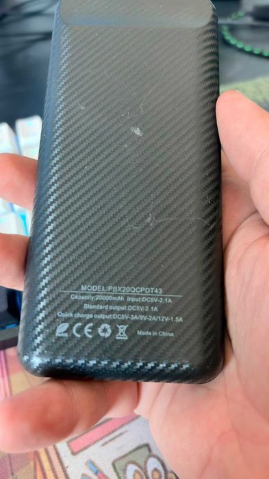Powerbank 20000mAh, quick charge (are o crăpătură vizibilă)