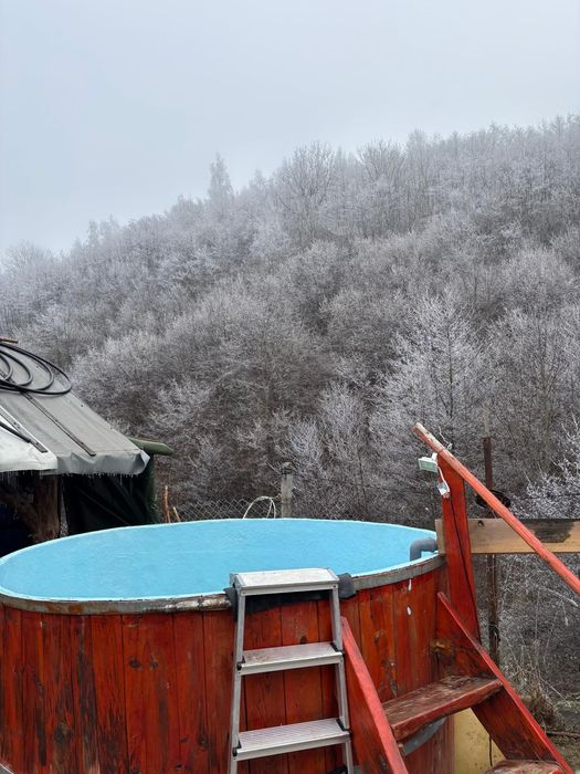 Disponibilă și de Paște Cabană  cu ciubăr  drumeții