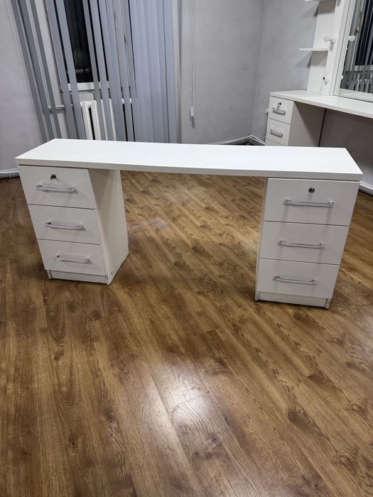 Продам для салона красоты