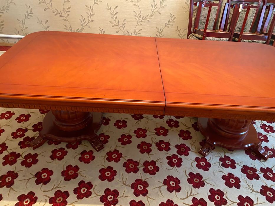 Стол для гостиной