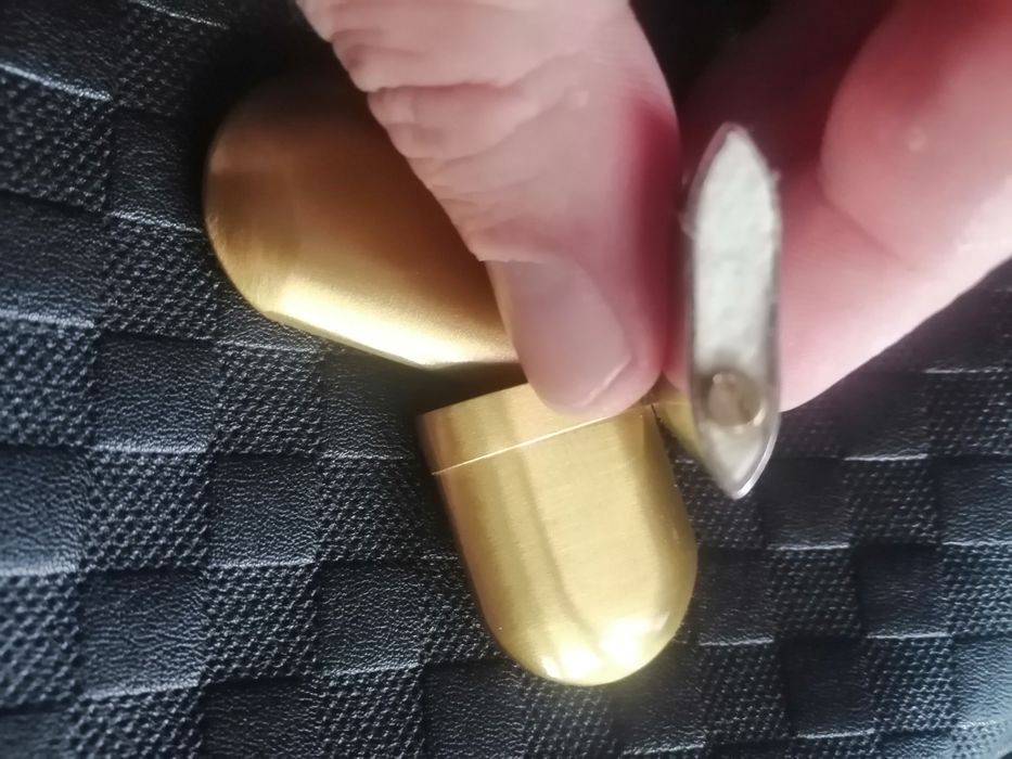 Зажигалка бензиновая.