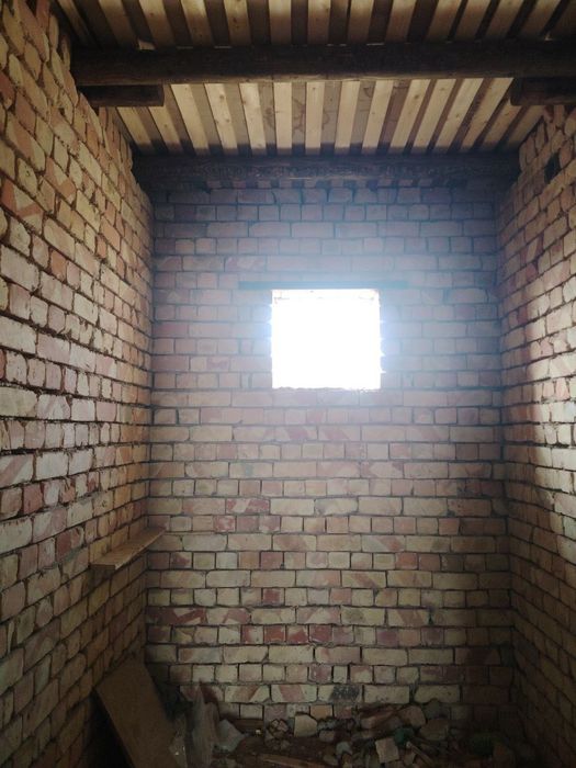 Уй сотилади Навоий шахар Кармана тум. фарход Савхоз.  Коробка холатида