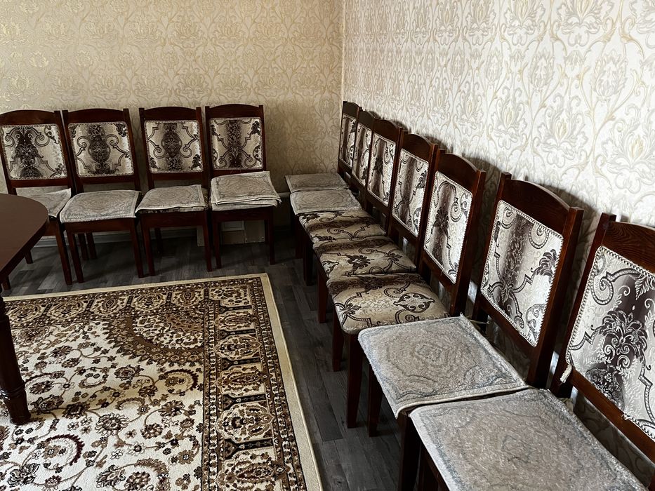 Стол с стульями