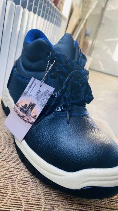 Продается спец одежда в комплекте вместе с обувью