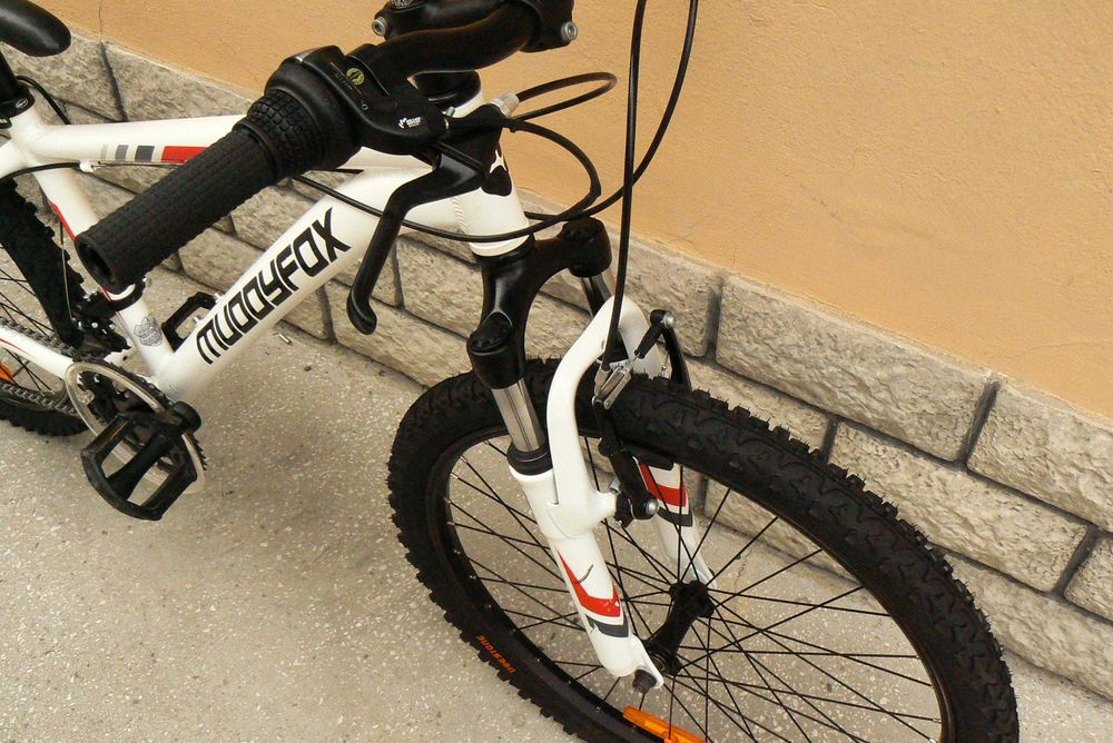 Bicicleta mountain bike de copii Muddyfox 24