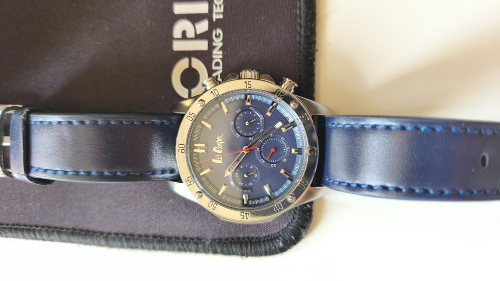 Продавам мъжки ръчен часовник Lee Cooper