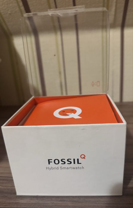 Чисто нов часовник Fossil Hybrid Smartwatch