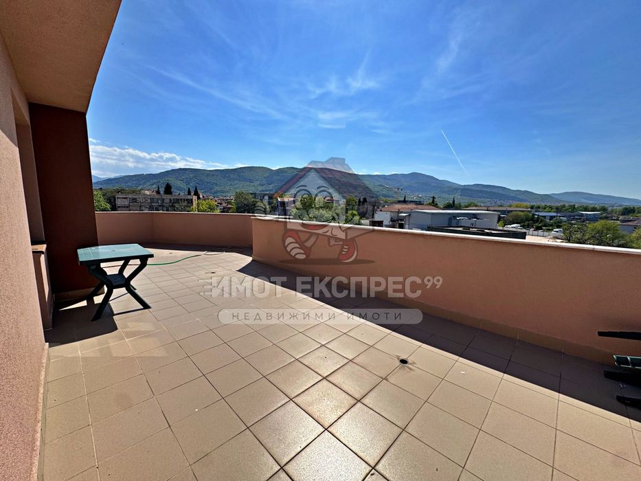 Обзаведен тристаен апартамент, нов, панорамна гледка, кв.Баба Тонка