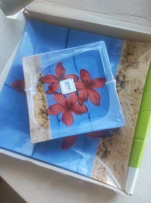 Сувениры и набор посуды