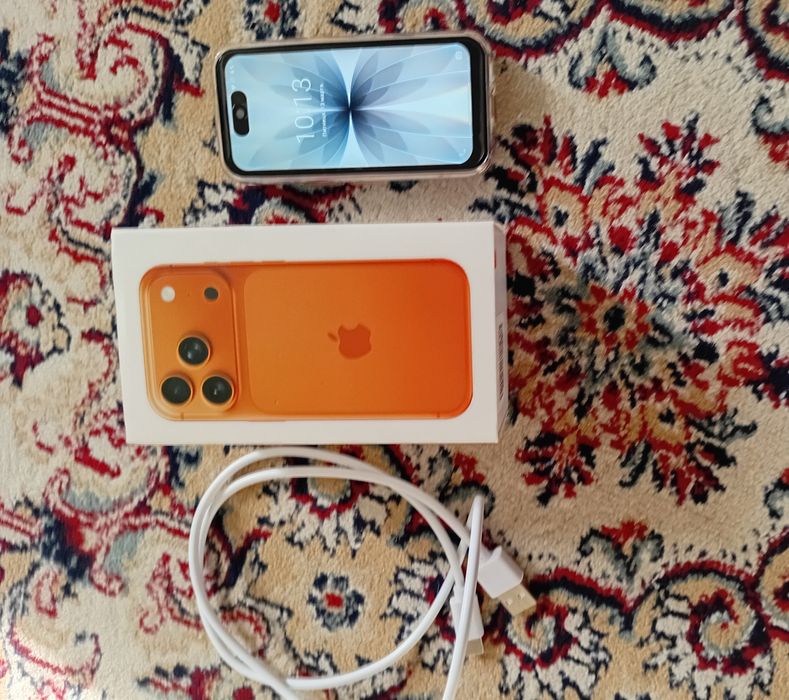 Продам мин айфон 17 про мах нов...