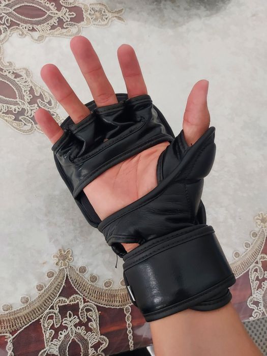 Продам перчатки черепашки и футы