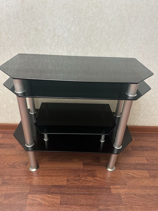 Продается тумба под телевизор.