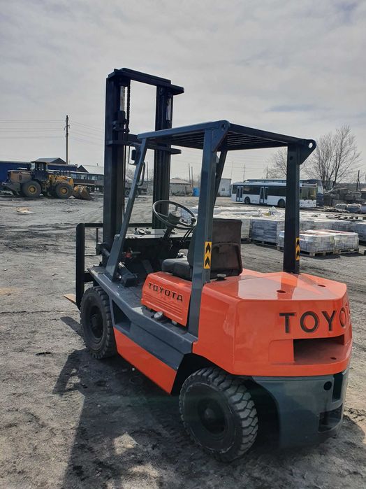 Вилочный погрузчик (кара)