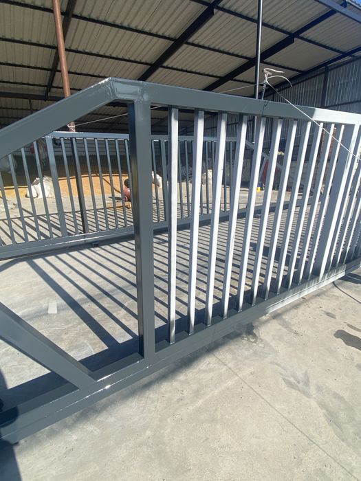 Confecții metalice porți culisante