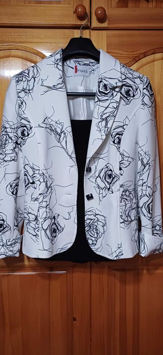 Прекрасен Костюм на SUZI Stile ! НОВ ! Пролет/Есен! БГ44