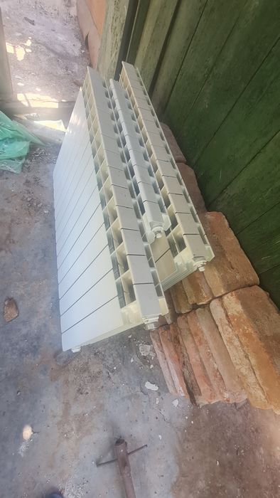 Vand 8 calorifere (radiatoare) - 88 elementi, de aluminiu