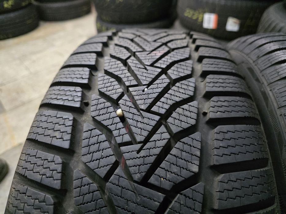 2бр Като нови Зимни гуми 225 55 16 - Uniroyal- DOT 2023