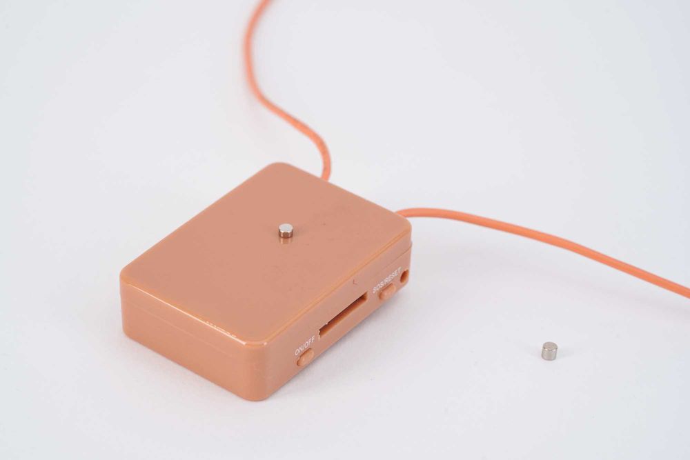 Cutiuta GSM cu magneti pe timpan - casti de copiat - sisteme de copiat