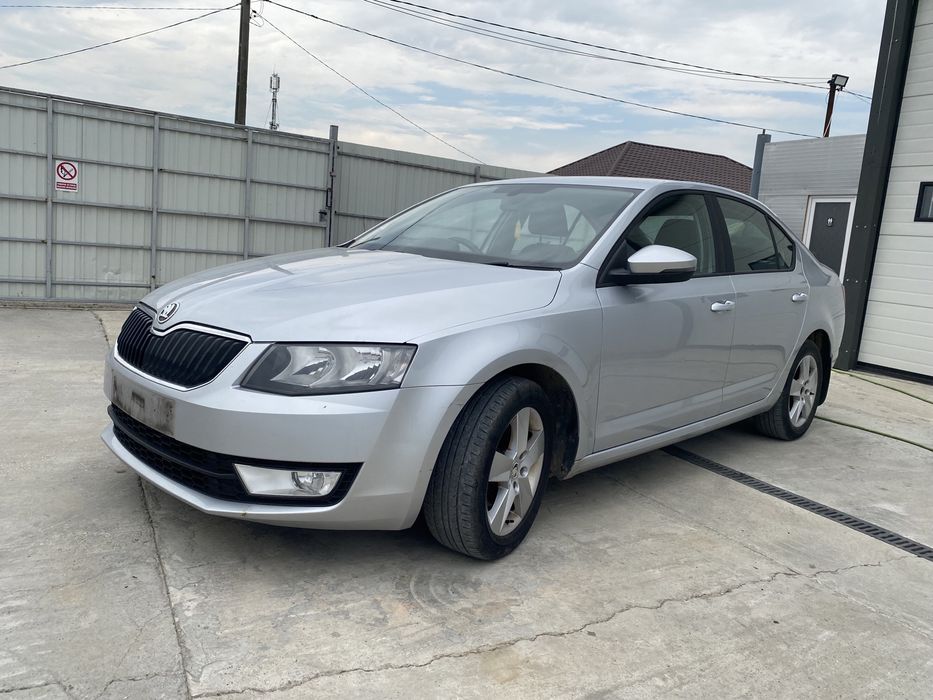 Aripa stanga dreapta skoda octavia 3