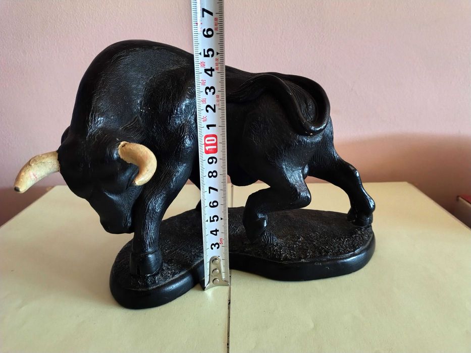 Много Рядка Испанска Колекционерска Фигура-Бик