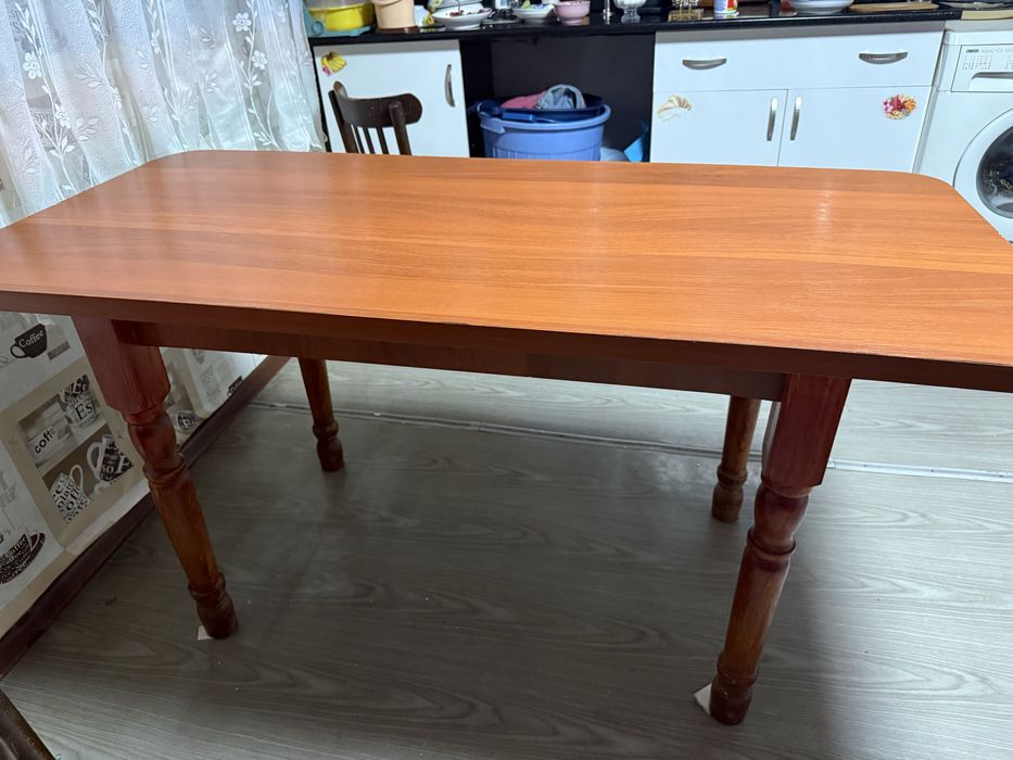 Продам кухонный стол