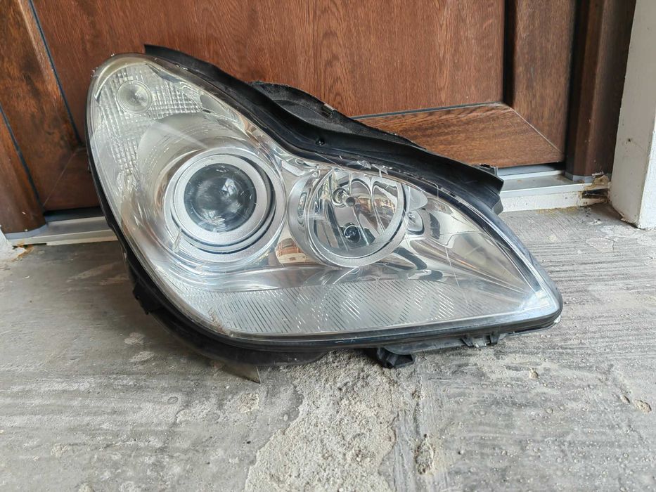 Фар Mercedes CLS W219 Xenon Десен / Фар Мерцедес ЦЛС W219 Оригинален