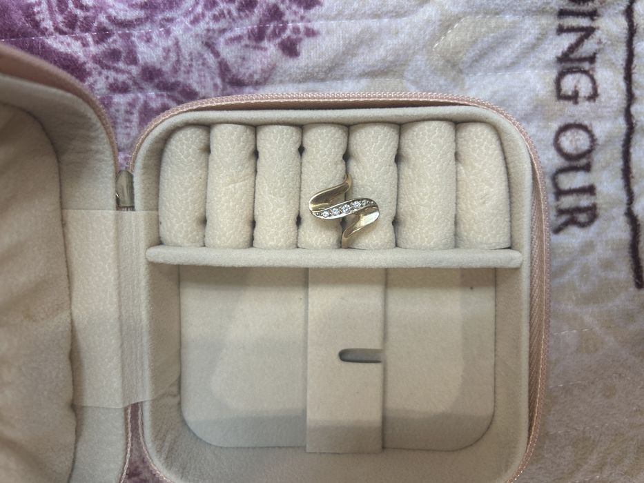 Золотое кольцо продам