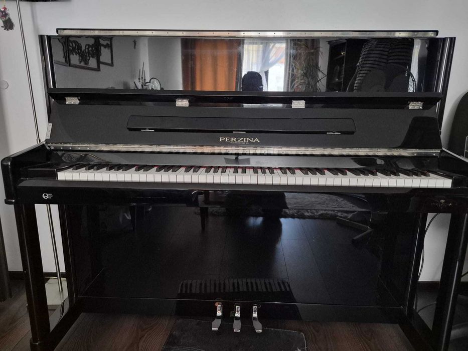 Vand pianina acustica ”Perzina” model GP122