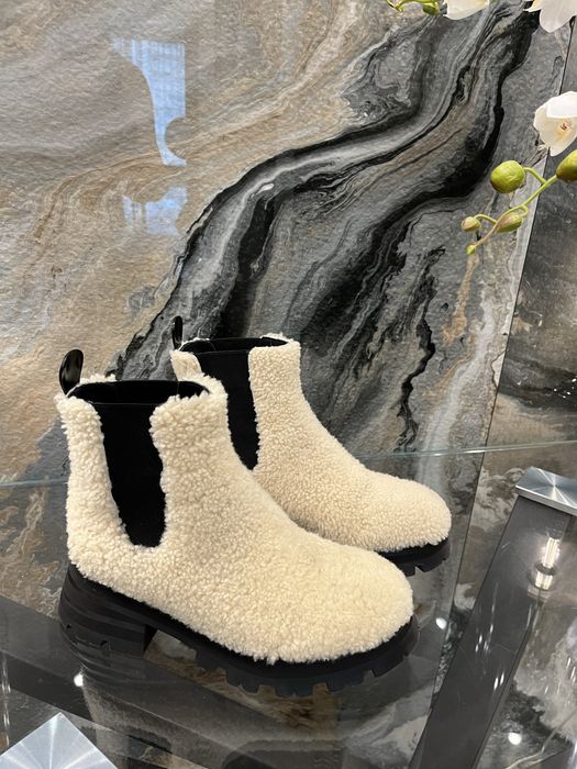 Продавам обувки….